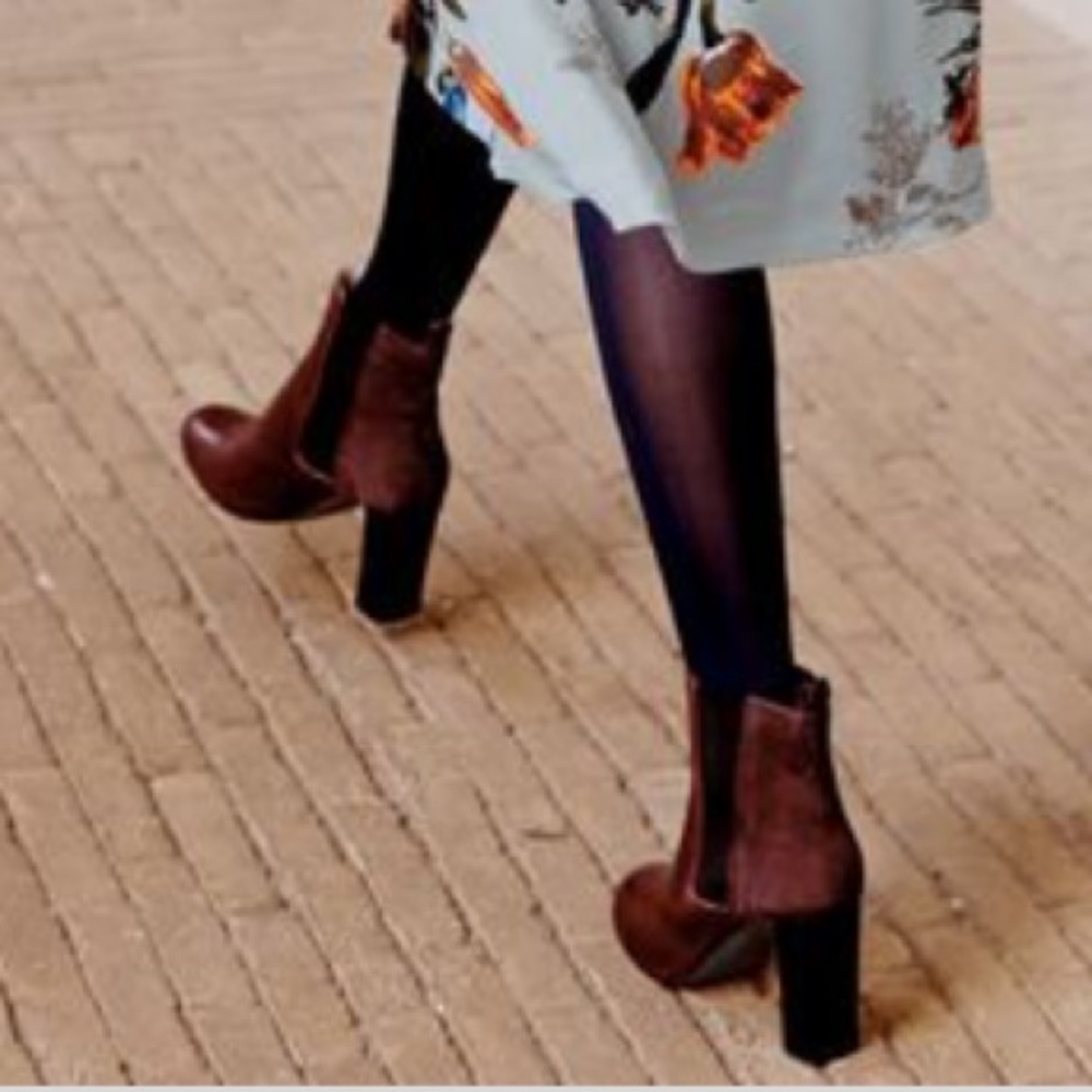 NWOB Paris Leather Chelsea Metallic Booties Maroon